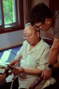 激发了她帮帮他人记实人生